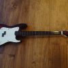 Miniatuur Basgitaar Redburst (witte slagplaat) + Stand