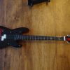 Miniatuur Basgitaar Redburst (zwarte slagplaat) + Stand